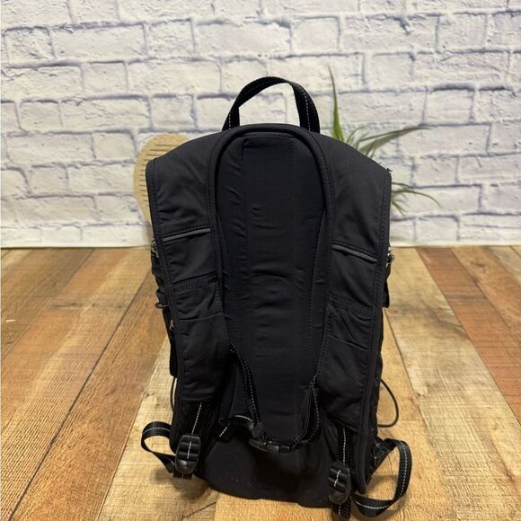 Lululemon Run All Day Backpack
Pitter Patter Black has minor flaws main image 9